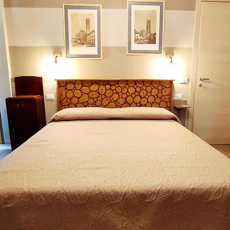 Gli Ulivi Rooms Lucca Bagian luar foto