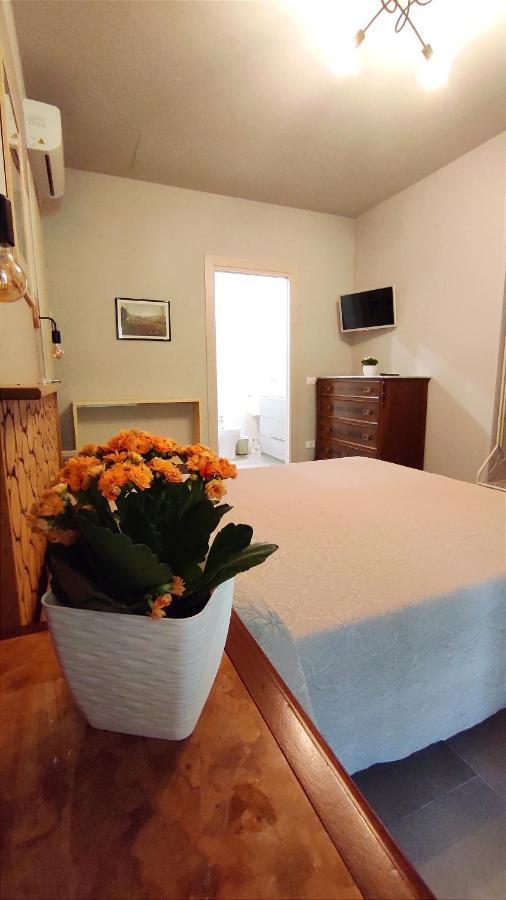 Gli Ulivi Rooms Lucca Bagian luar foto